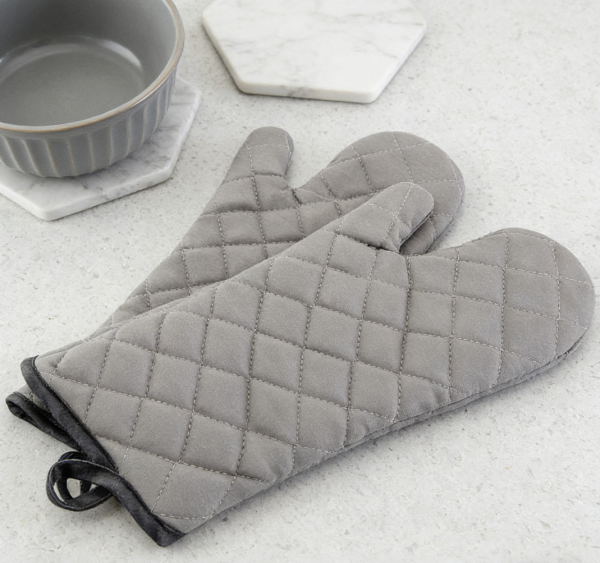 2-Pair 13-Inch Heat-Resistant Oven Mitts – Quilted Lining, Classic Flame Pattern